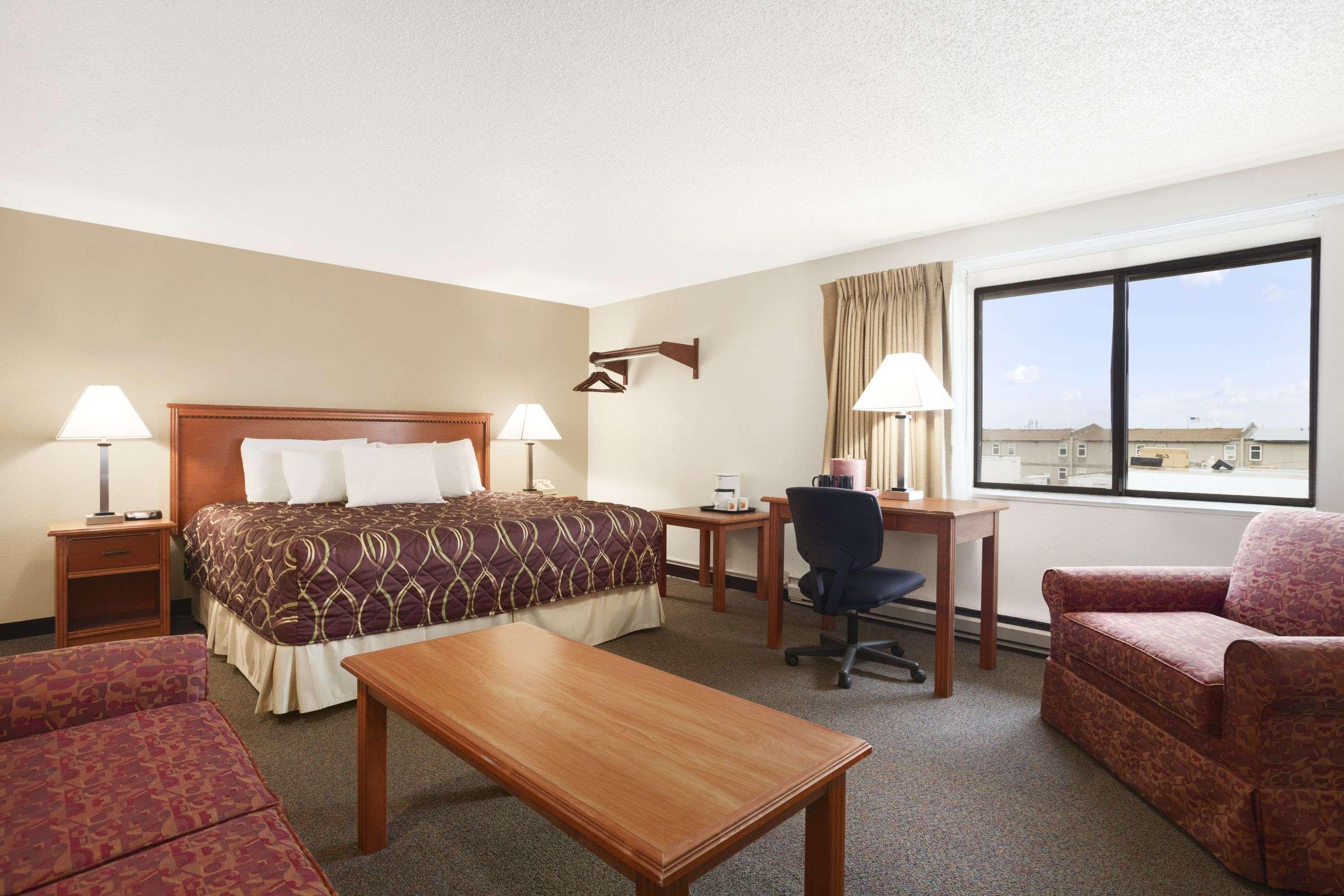Super 8 By Wyndham Williston Nd Hotel Exterior photo