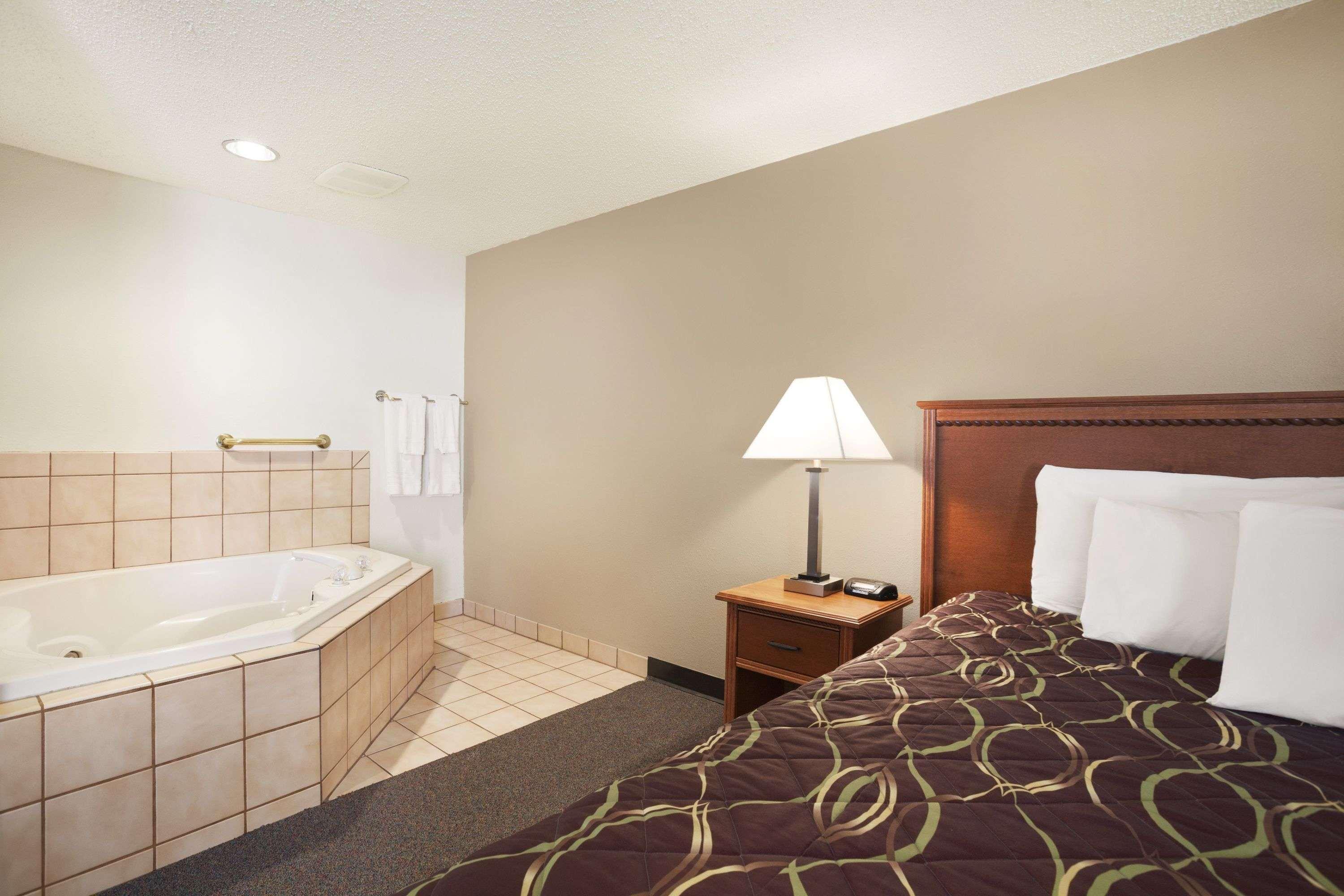 Super 8 By Wyndham Williston Nd Hotel Exterior photo