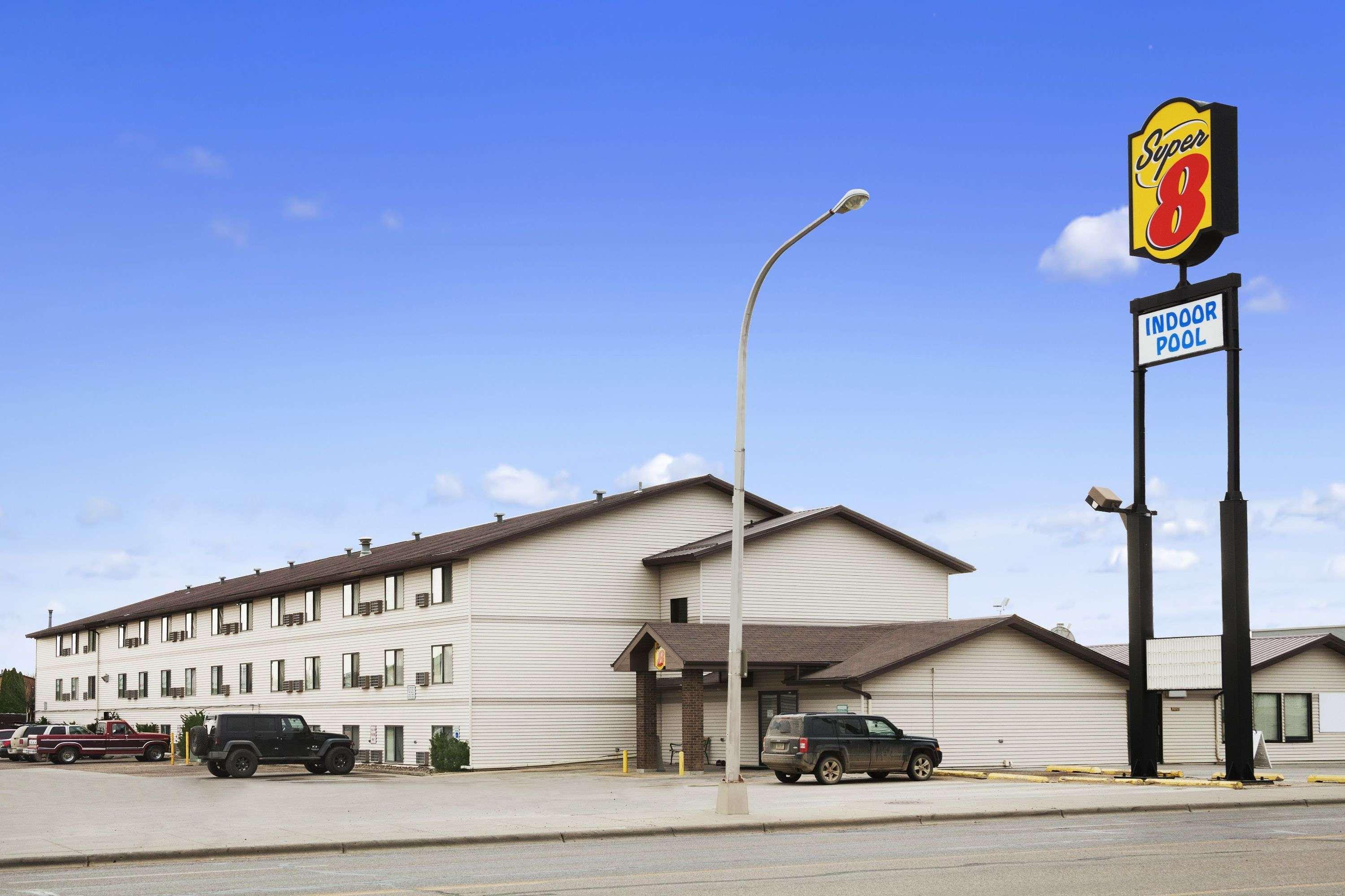 Super 8 By Wyndham Williston Nd Hotel Exterior photo
